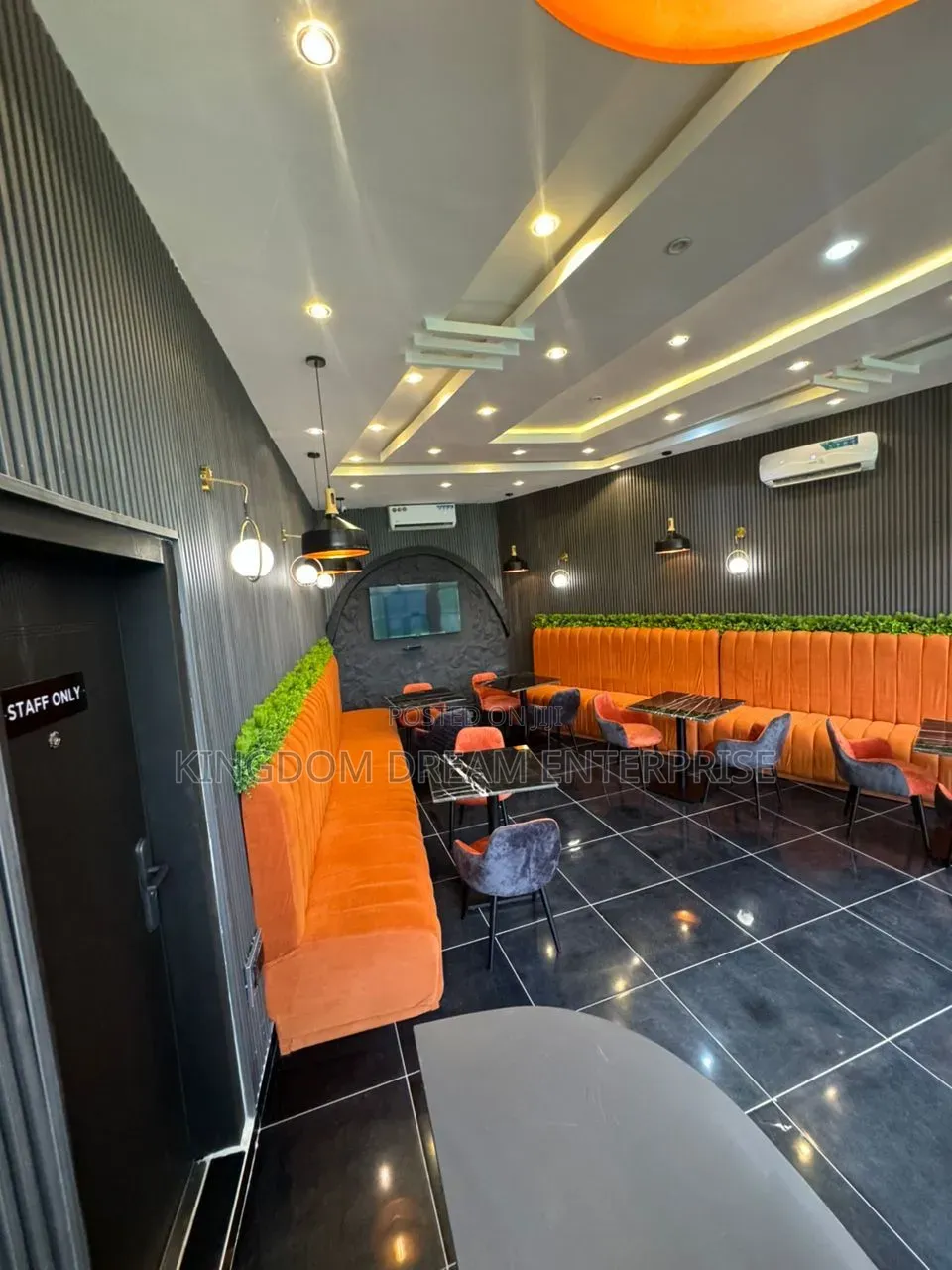 Lounge Pitch/ Dinning Magodo 1 Lagos in GRA Phase 1