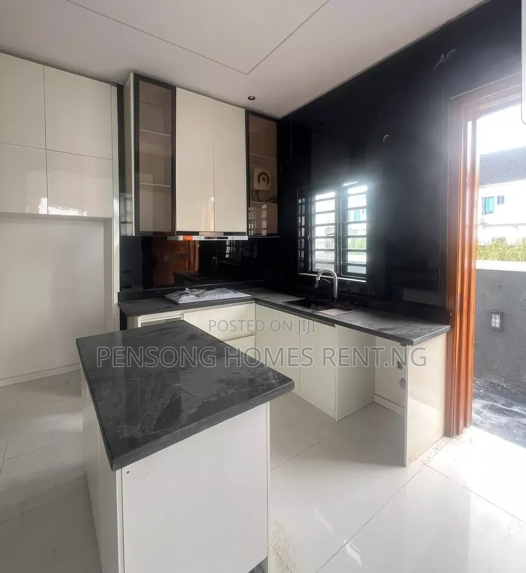 4bdrm Duplex in Ikota Gra for rent in Ikota