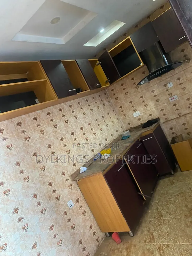 3bdrm Bungalow in Asaaju, Oluyole for rent in Oluyole