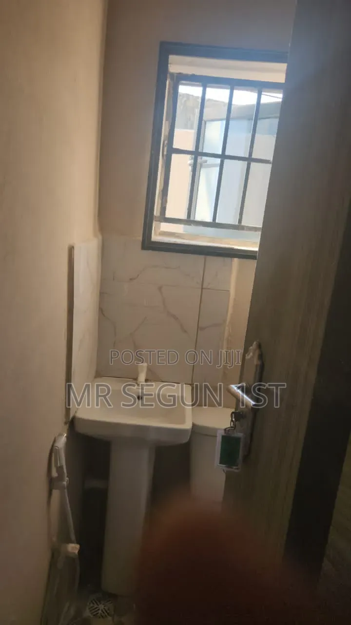3bdrm Block of Flats in Adebomi Estate, Akala Express for rent in Akala Express
