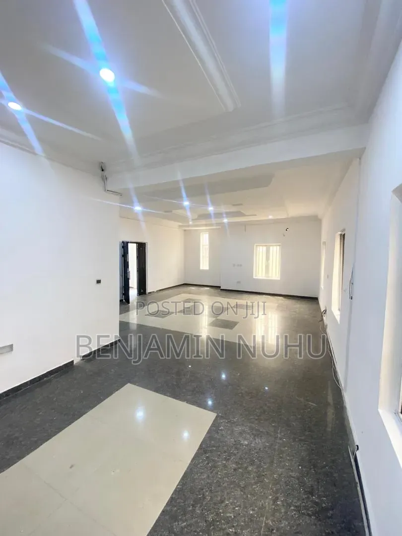 4bdrm Duplex in In A Secure Estate, Lekki Phase 1 for rent in Lekki Phase 1