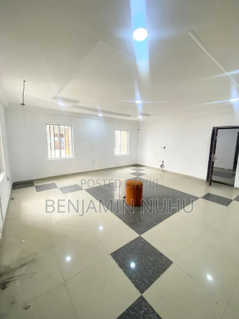 4bdrm Duplex in In A Secure Estate, Lekki Phase 1 for rent in Lekki Phase 1