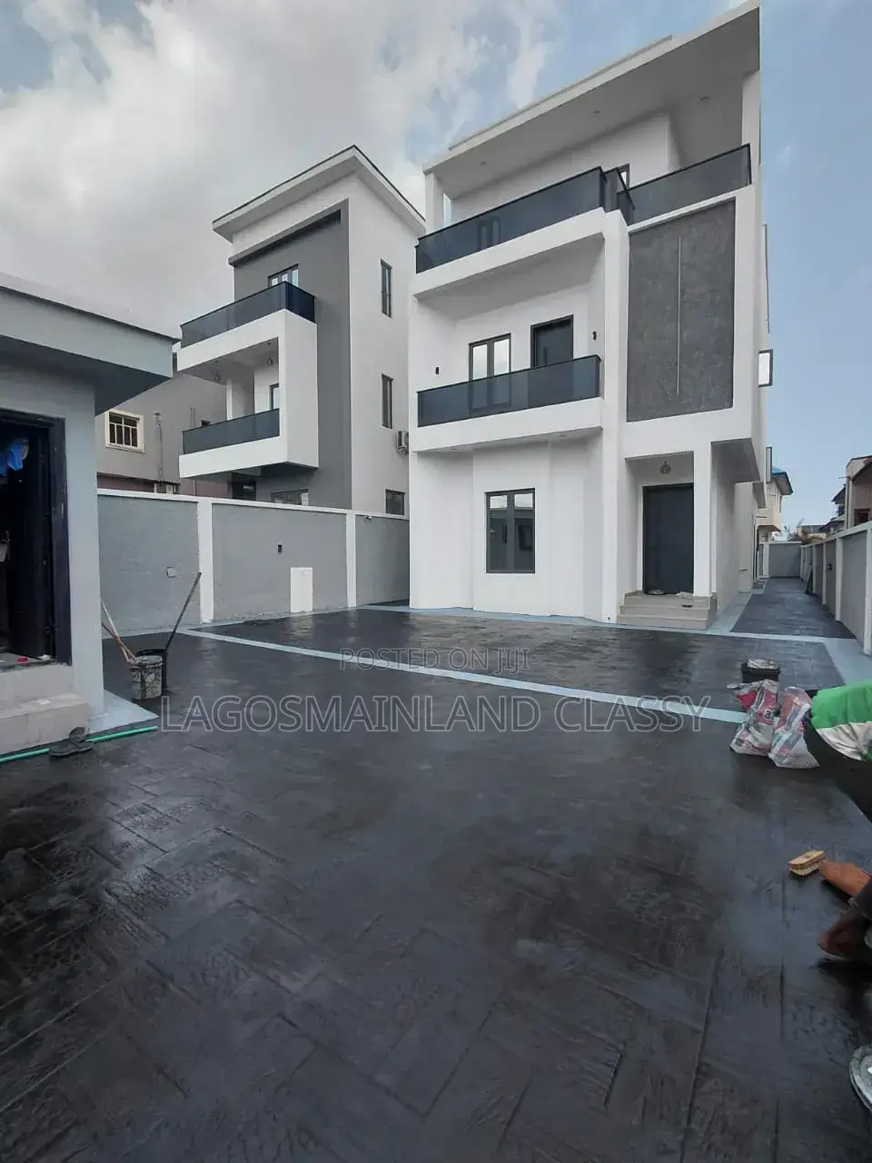 Furnished 7bdrm Duplex in Magodo Phase 2 for sale in GRA Phase 2 Shangisha