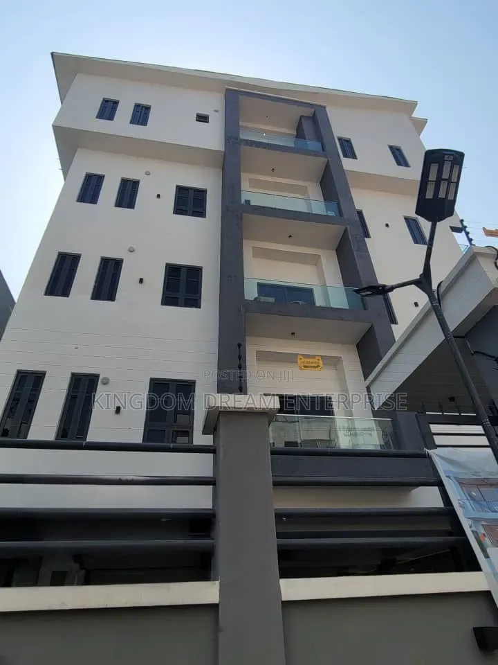 2bdrm Apartment in Lekki Phase 1 Lagos for rent in Lekki Phase 1