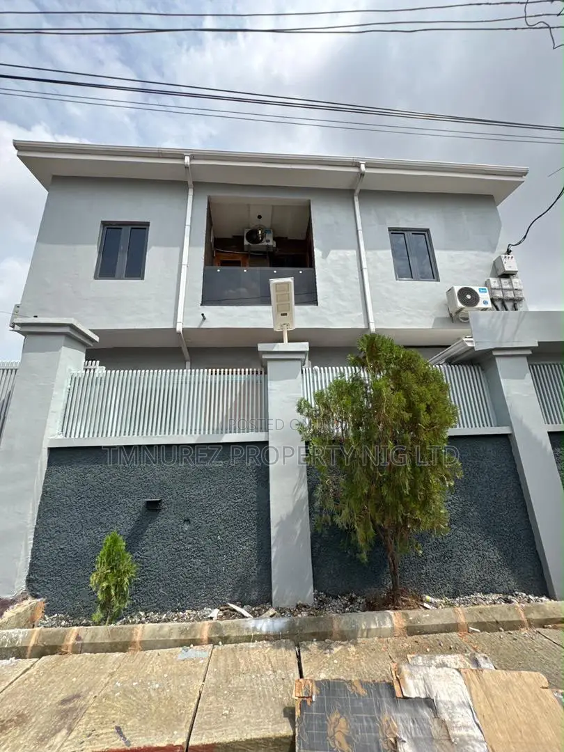 3bdrm Duplex in Surulere for sale in Surulere