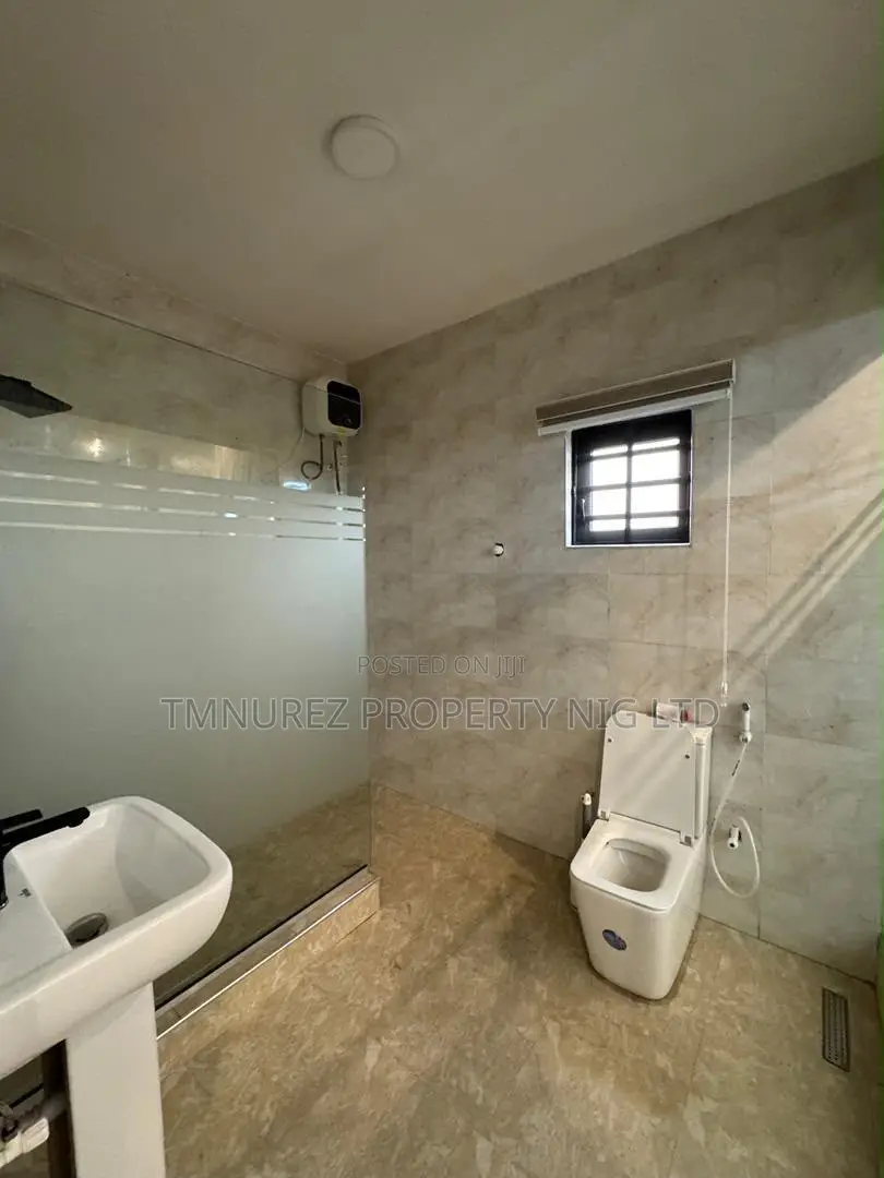 3bdrm Duplex in Surulere for sale in Surulere