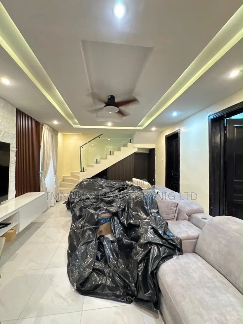 3bdrm Duplex in Surulere for sale in Surulere