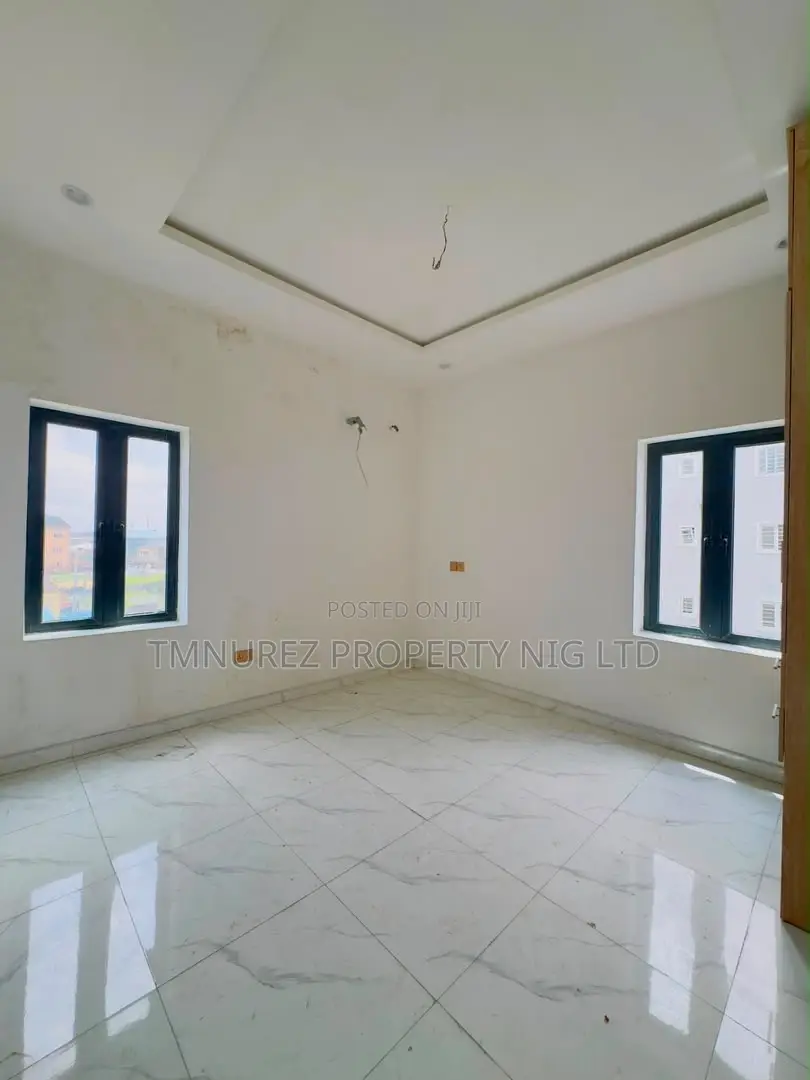 2bdrm Apartment in Surulere for sale in Surulere
