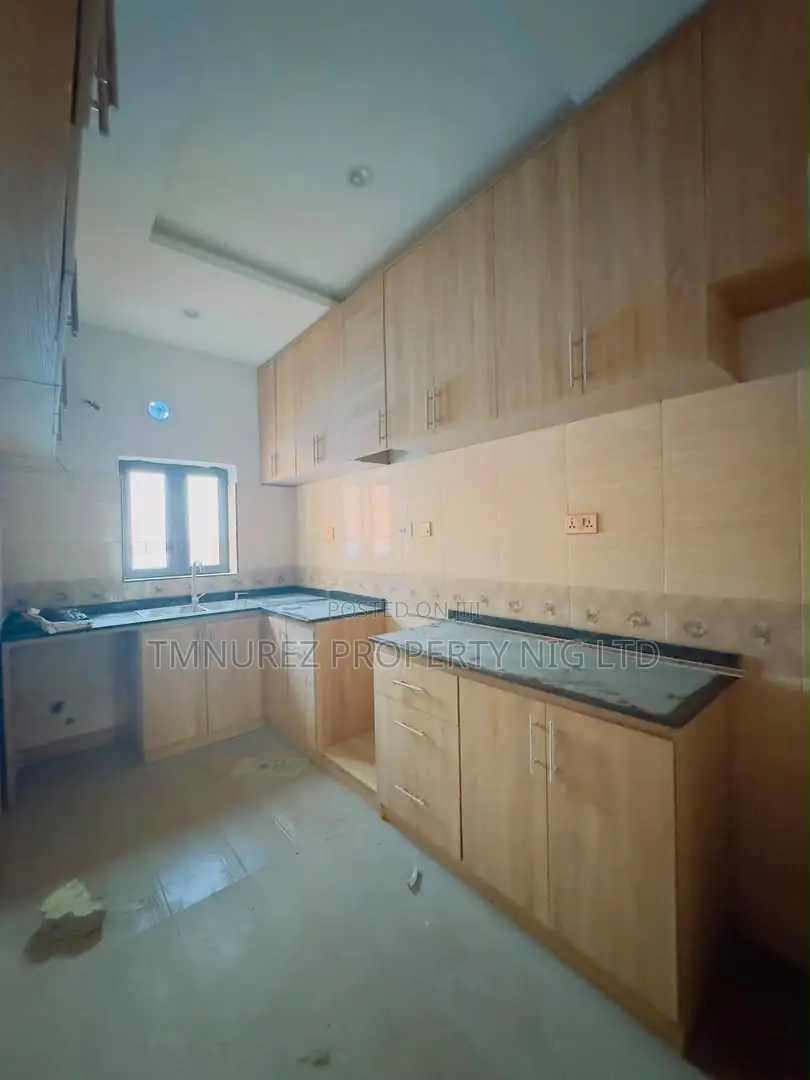 2bdrm Apartment in Surulere for sale in Surulere
