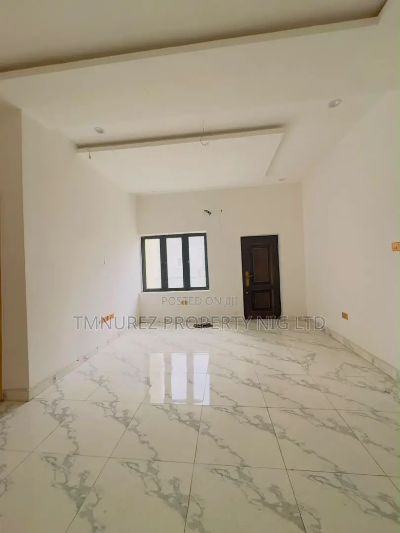 2bdrm Apartment in Surulere for sale in Surulere