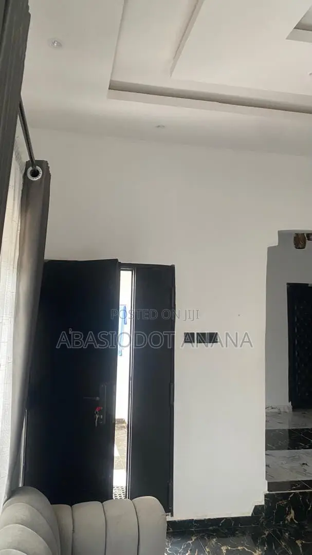 3bdrm Bungalow in Shelter Afrique, Uyo for sale in Uyo