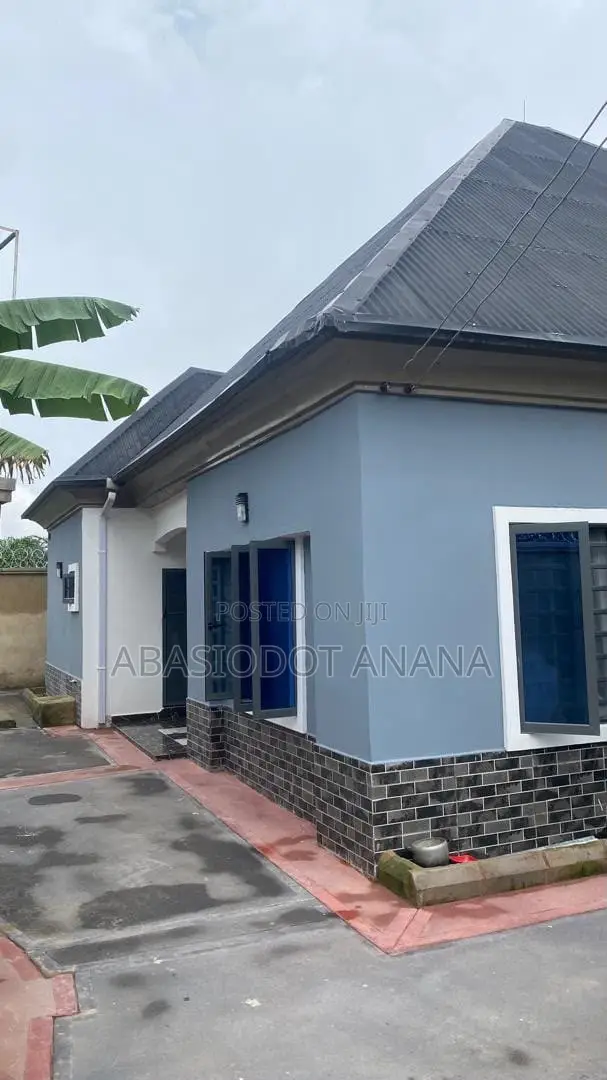 3bdrm Bungalow in Shelter Afrique, Uyo for sale in Uyo