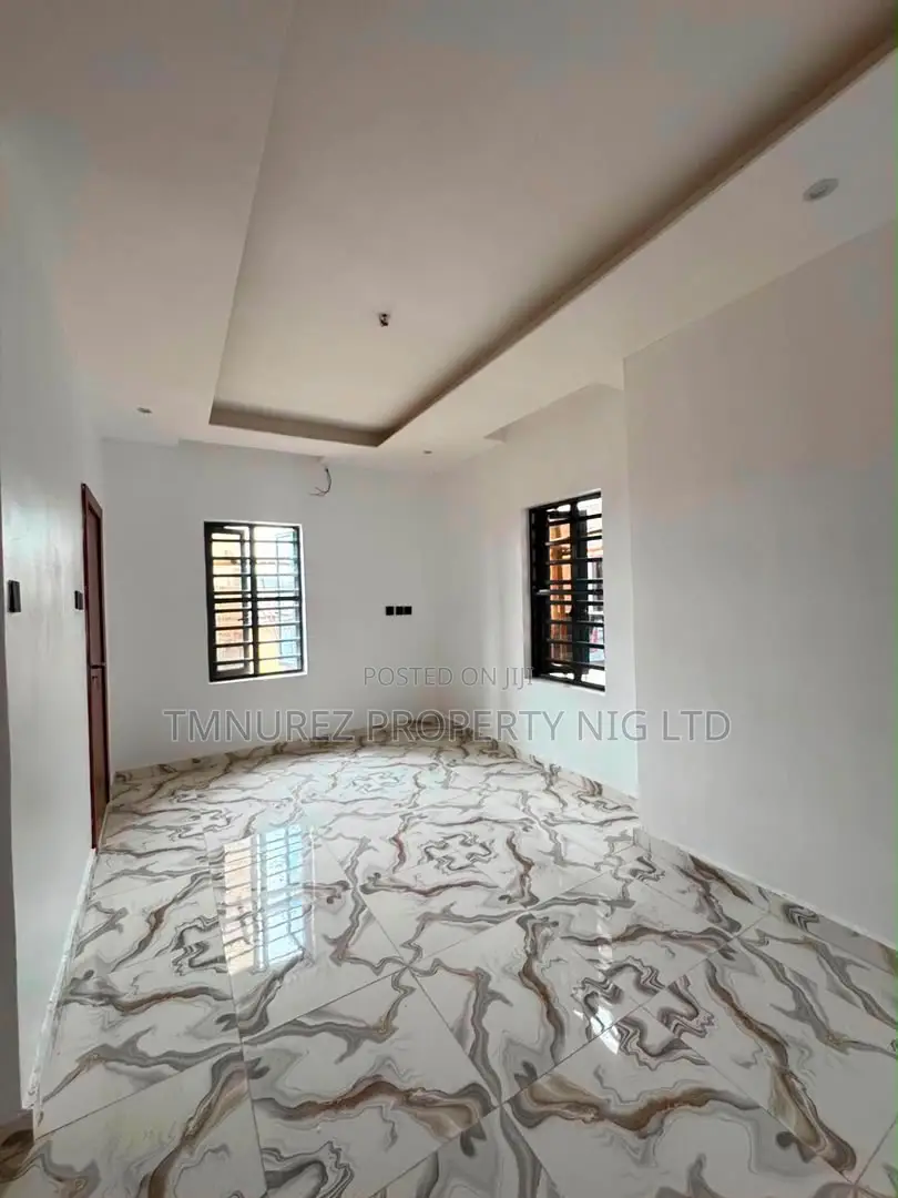2bdrm Apartment in Surulere for sale in Surulere