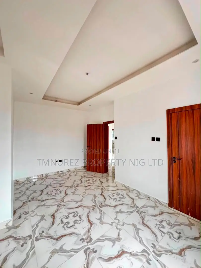 2bdrm Apartment in Surulere for sale in Surulere