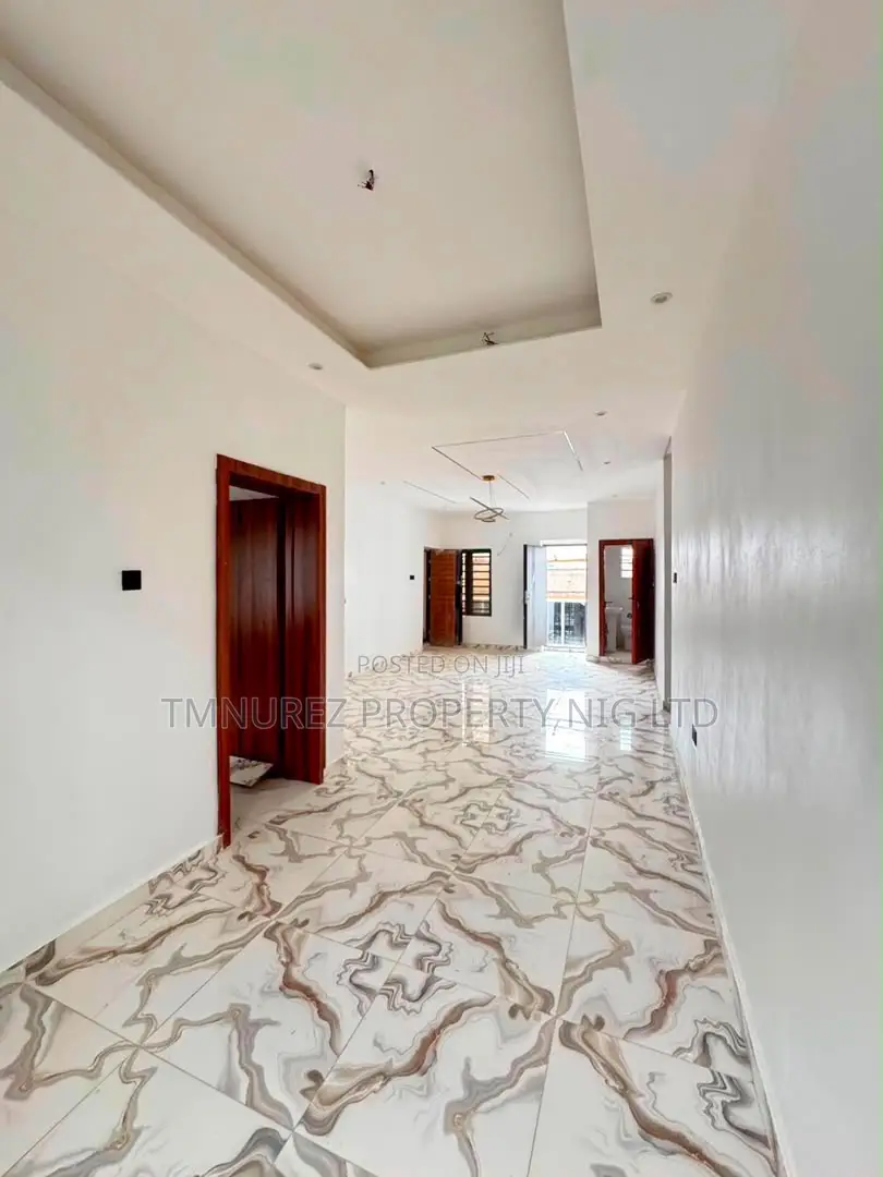 2bdrm Apartment in Surulere for sale in Surulere