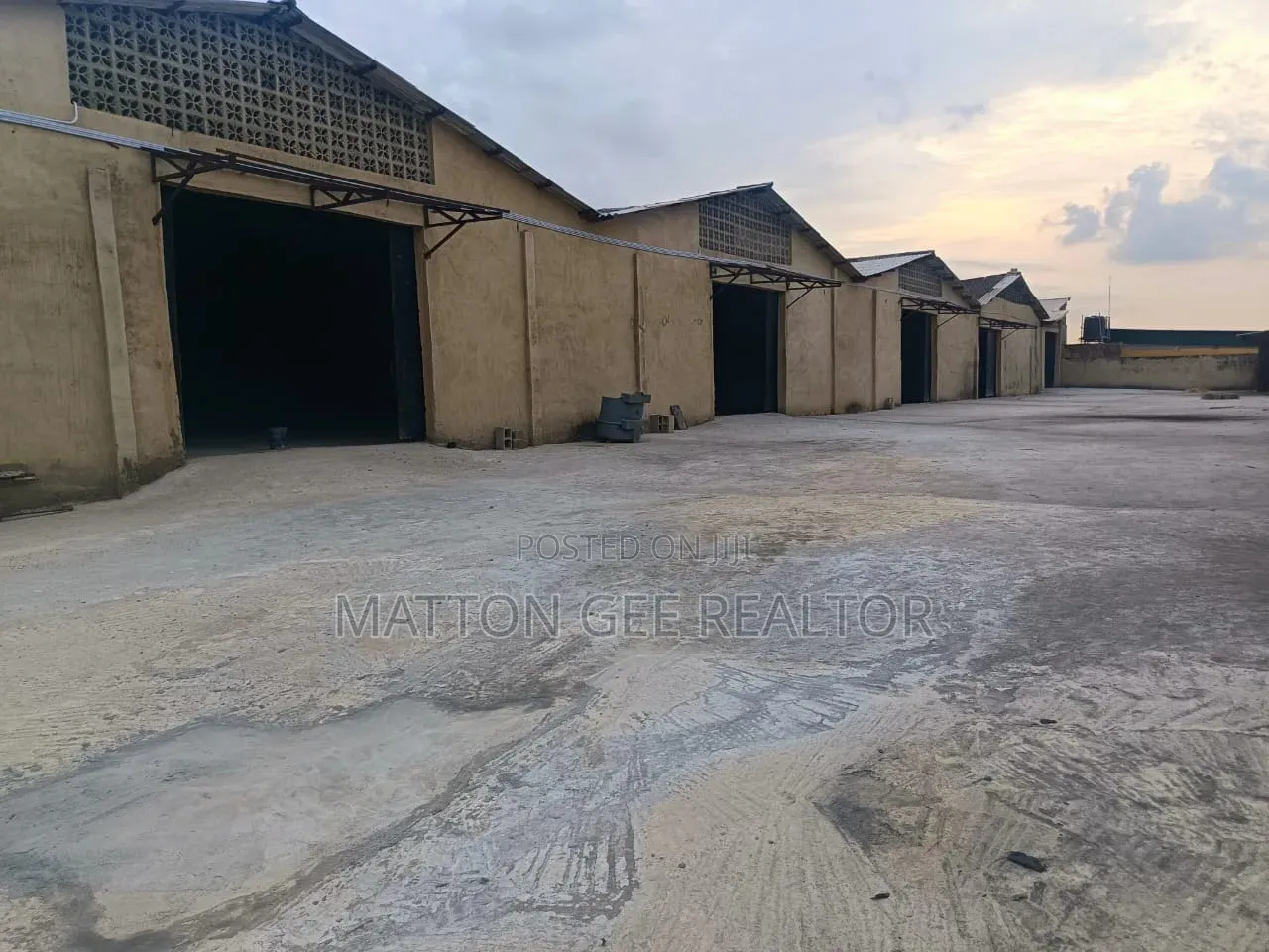 5 Bay Warehouse in Agboyi/Ketu
