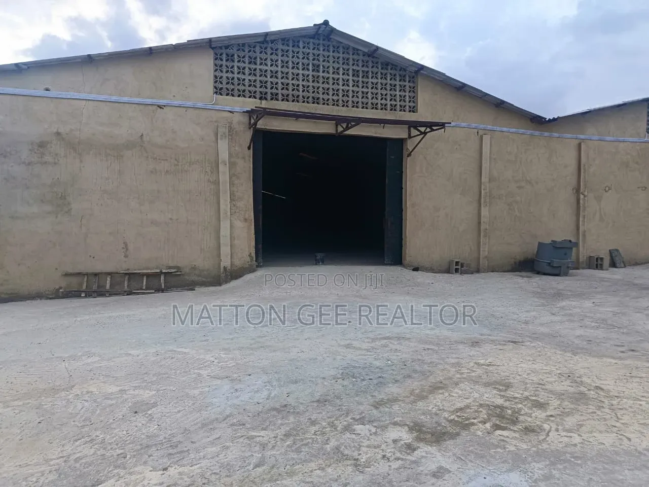 5 Bay Warehouse in Agboyi/Ketu
