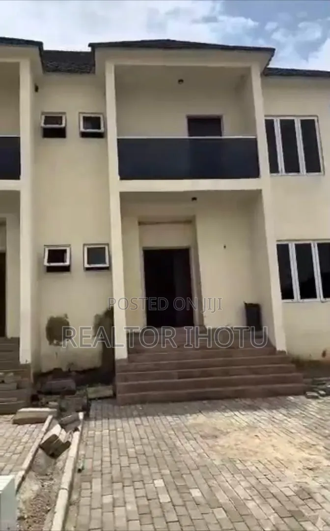 4bdrm Duplex in Karshi for sale in Karshi