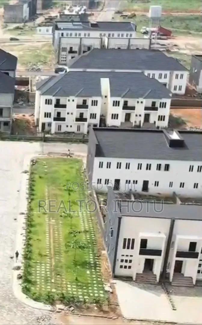 4bdrm Duplex in Karshi for sale in Karshi