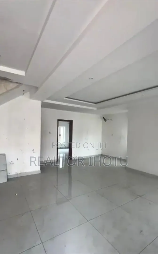 4bdrm Duplex in Karshi for sale in Karshi