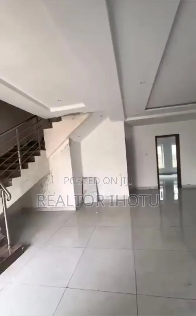 4bdrm Duplex in Karshi for sale in Karshi