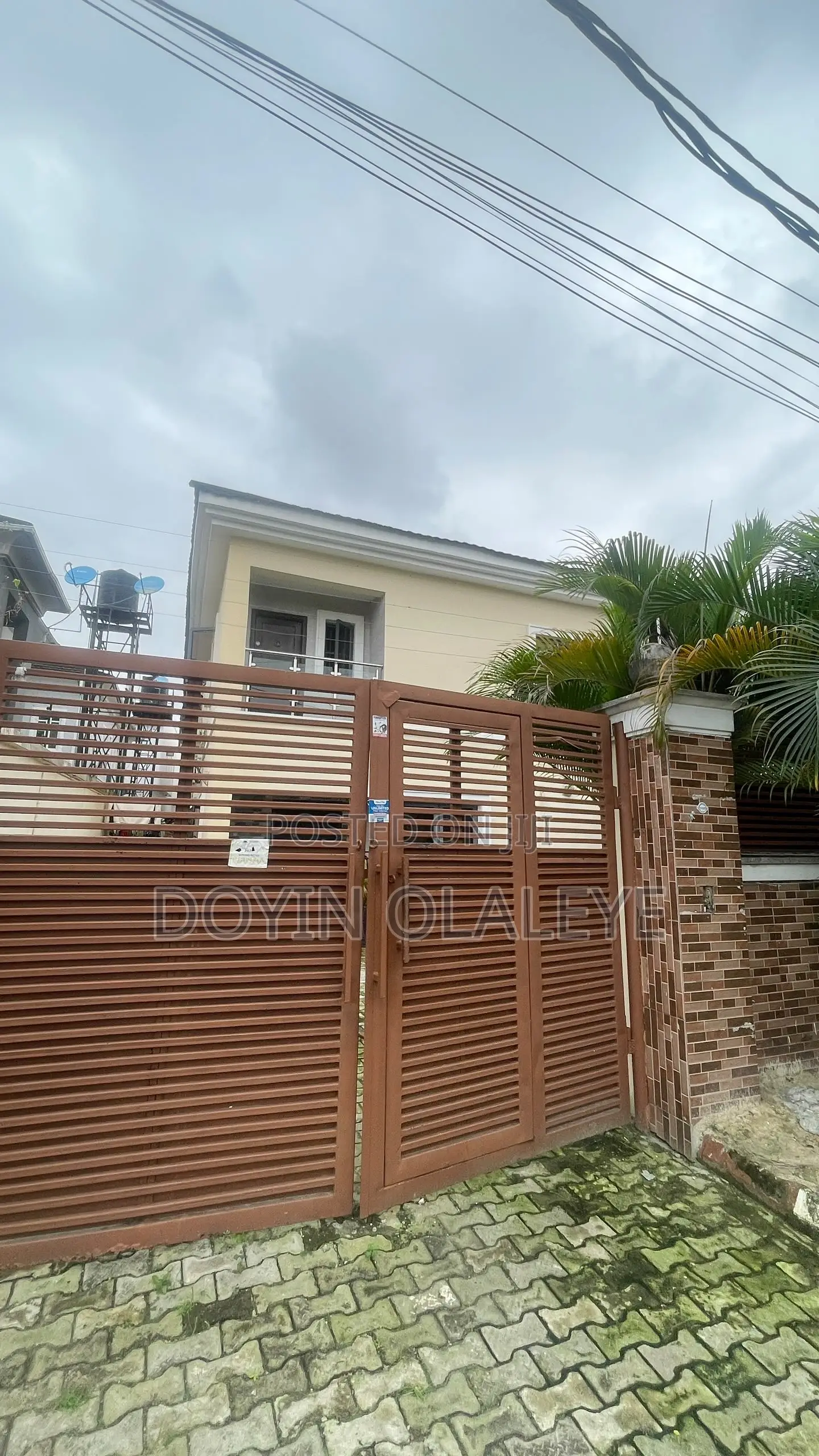 4bdrm Duplex in Chevron for sale in Chevron