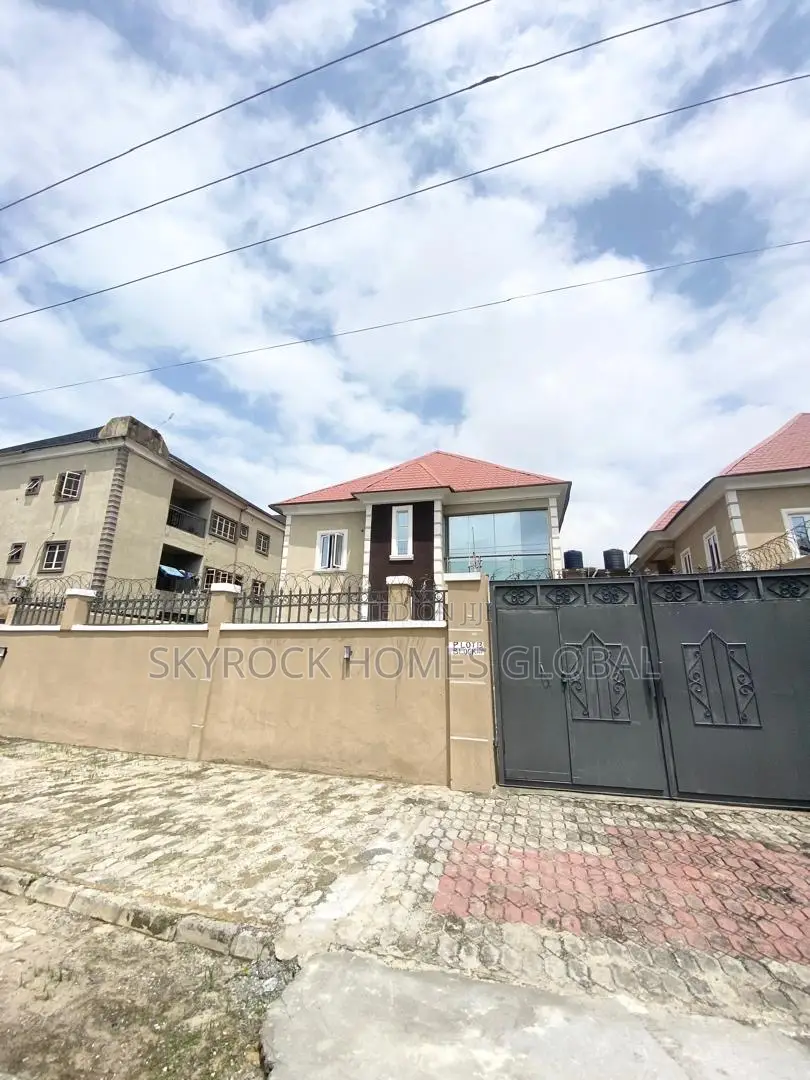 4bdrm Duplex in Lekki Phase 1 for rent in Lekki Phase 1