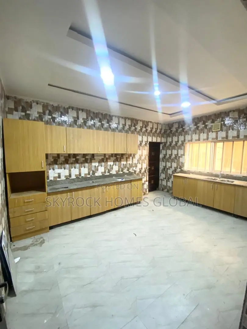 4bdrm Duplex in Lekki Phase 1 for rent in Lekki Phase 1