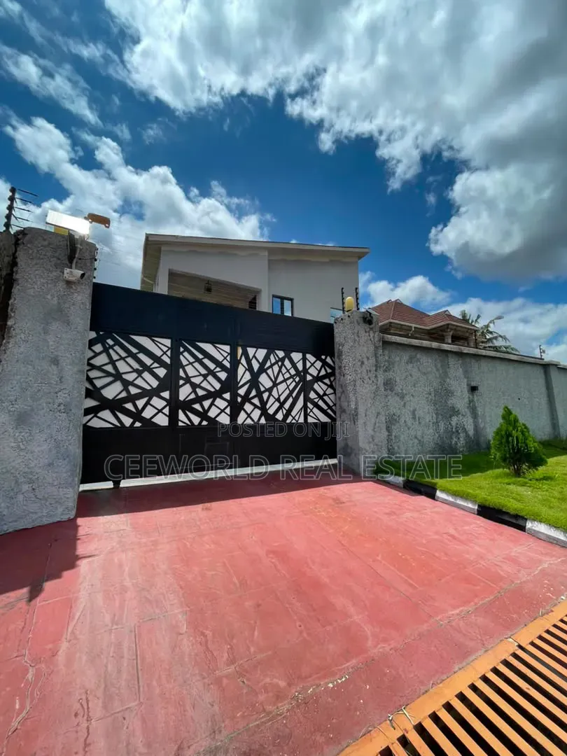 5bdrm Duplex in Oluyole Estate Blue, Bodija for rent in Bodija