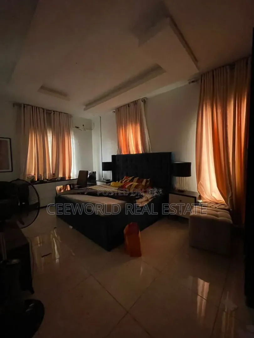 5bdrm Duplex in Oluyole Estate Blue, Bodija for rent in Bodija