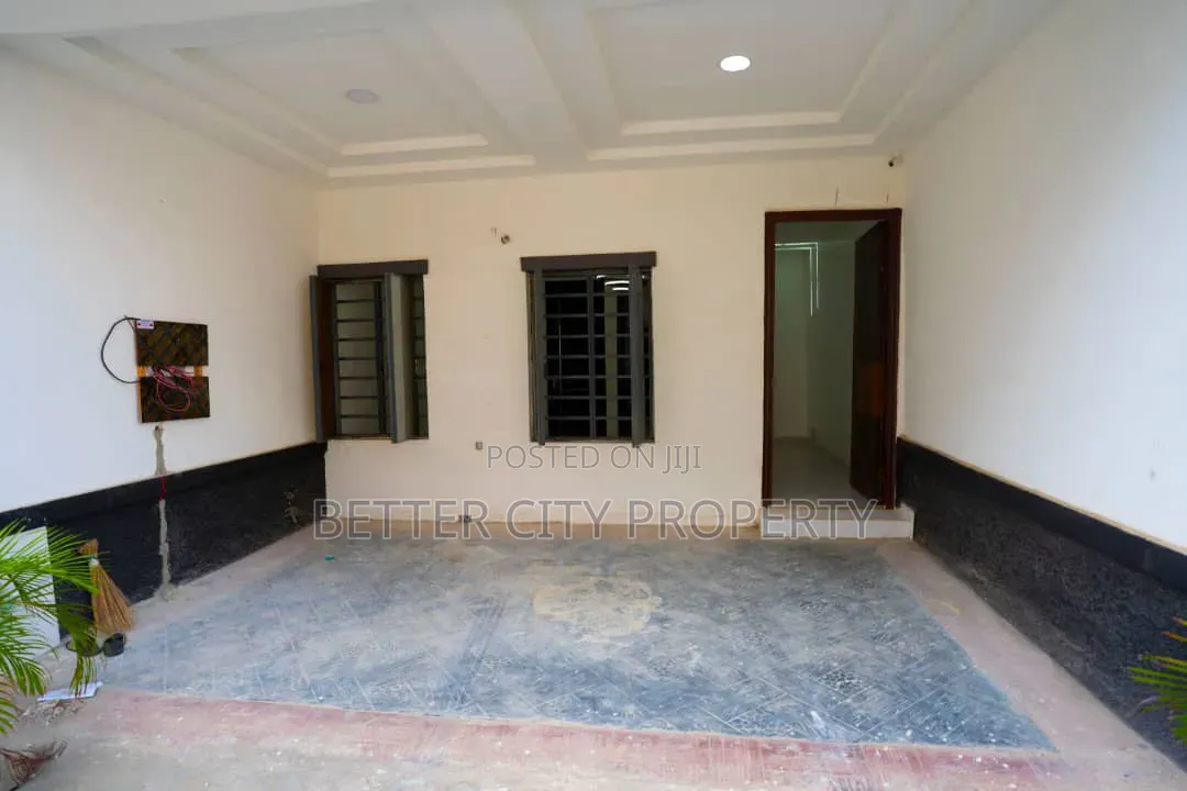 4bdrm Duplex in Beautiful Estate At for sale in Lekki Phase 1