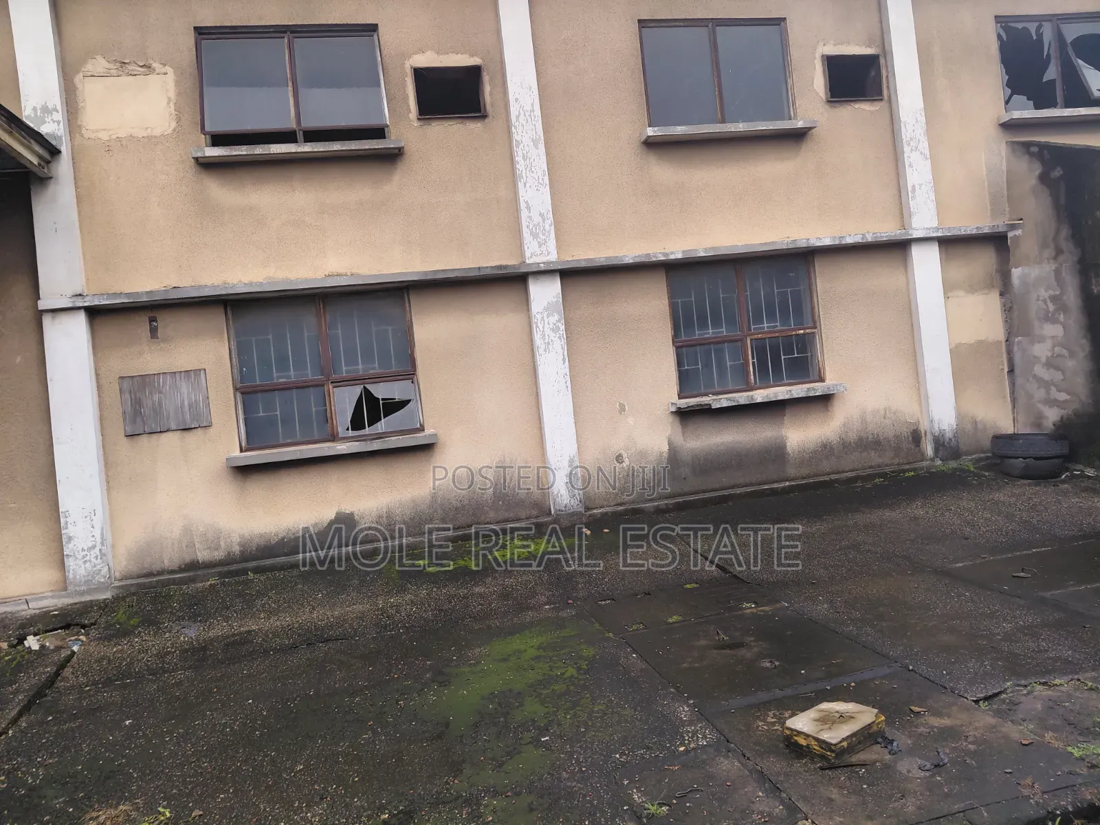 600sqm Storey Buildng Funt.Equiped Hospital Egijo Ikorodu Lagos in Igbogbo
