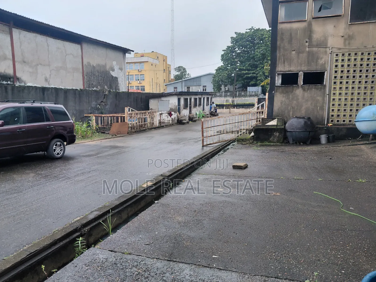 600sqm Storey Buildng Funt.Equiped Hospital Egijo Ikorodu Lagos in Igbogbo