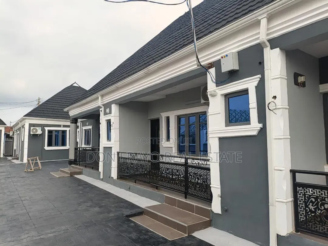 8bdrm Apartment in Ateere Akala Express for sale in Akala Express