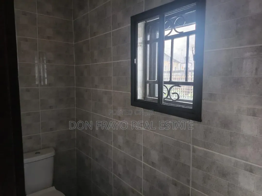 8bdrm Apartment in Ateere Akala Express for sale in Akala Express