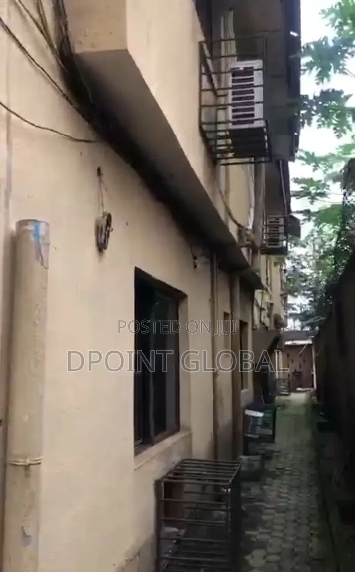 12bdrm Block of Flats in Gowon Estate, Egbeda for sale in Egbeda