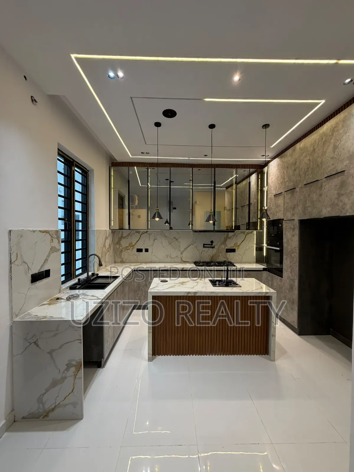 5bdrm Duplex in Ikota for sale in Ikota