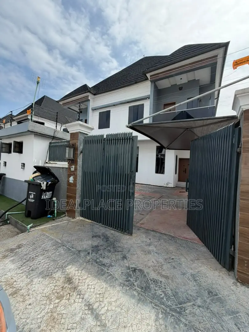 4bdrm Duplex in Chevron for sale in Chevron