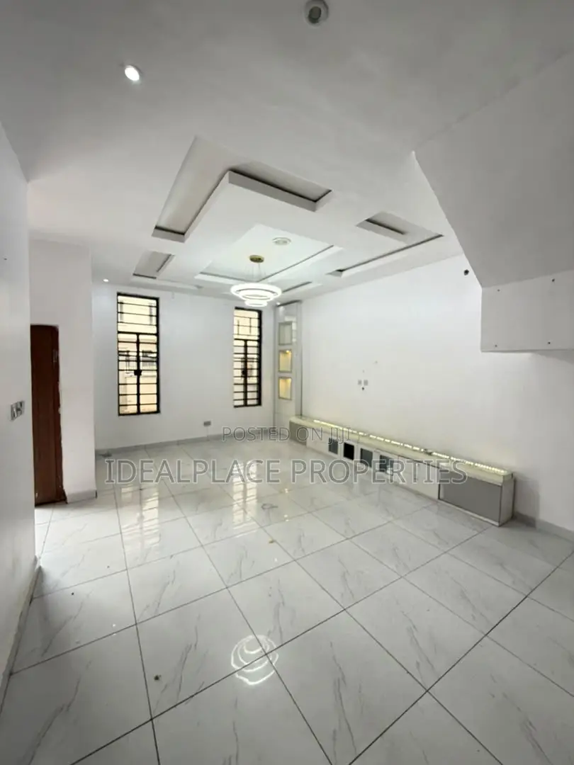 4bdrm Duplex in Chevron for sale in Chevron