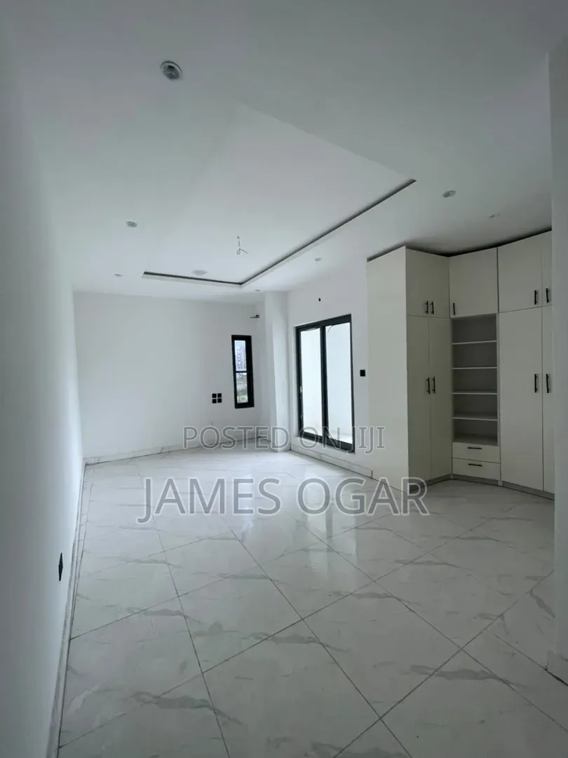 Studio Apartment in Royal Pines, Chevron for rent in Chevron