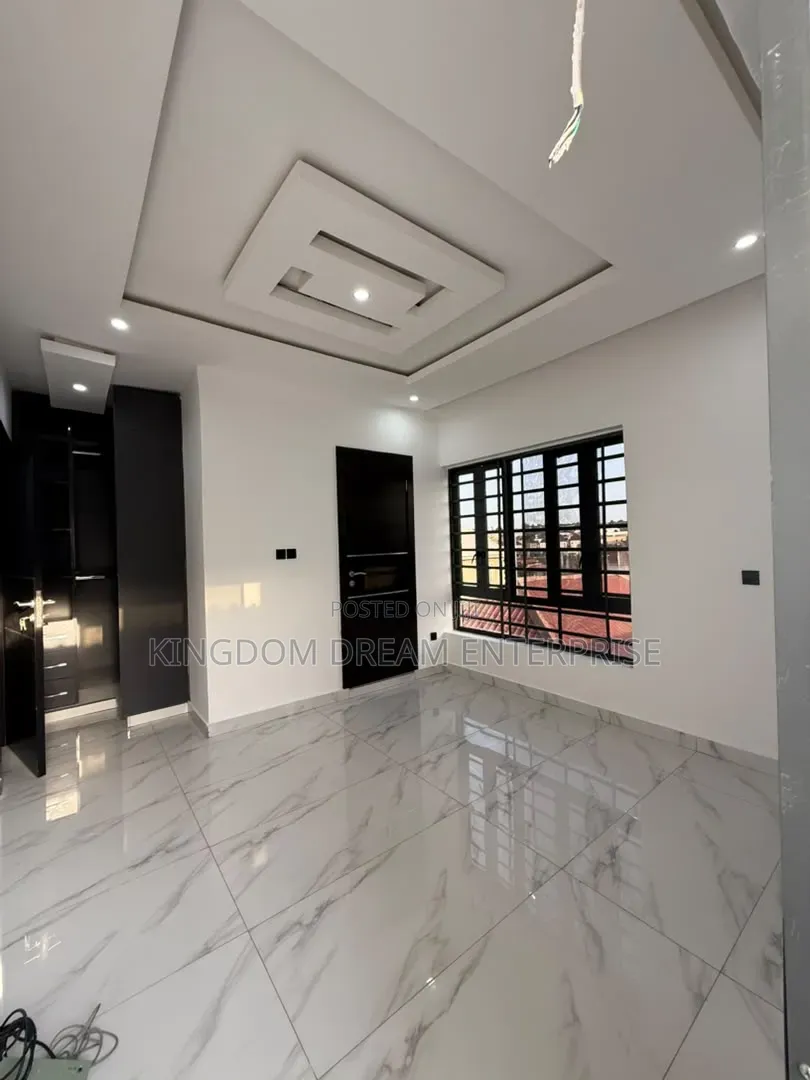 4bdrm House in Omole Phase 2 Lagos for sale in Omole Phase 2