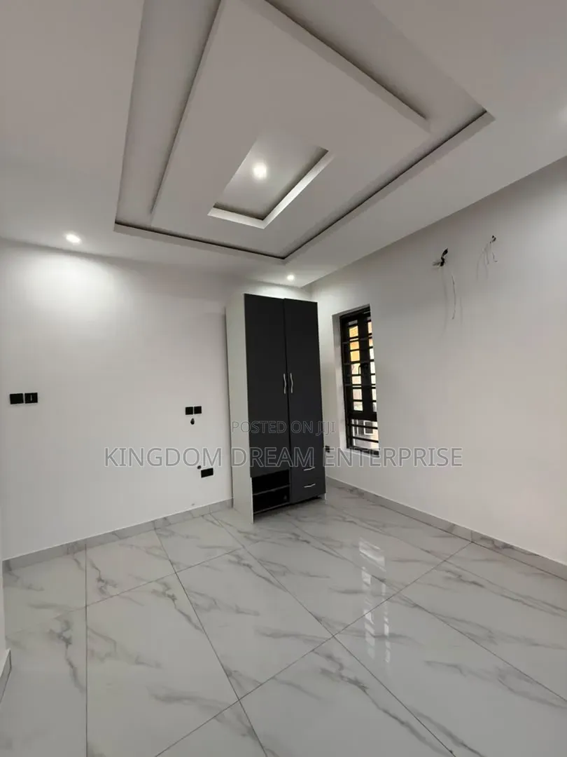 4bdrm House in Omole Phase 2 Lagos for sale in Omole Phase 2