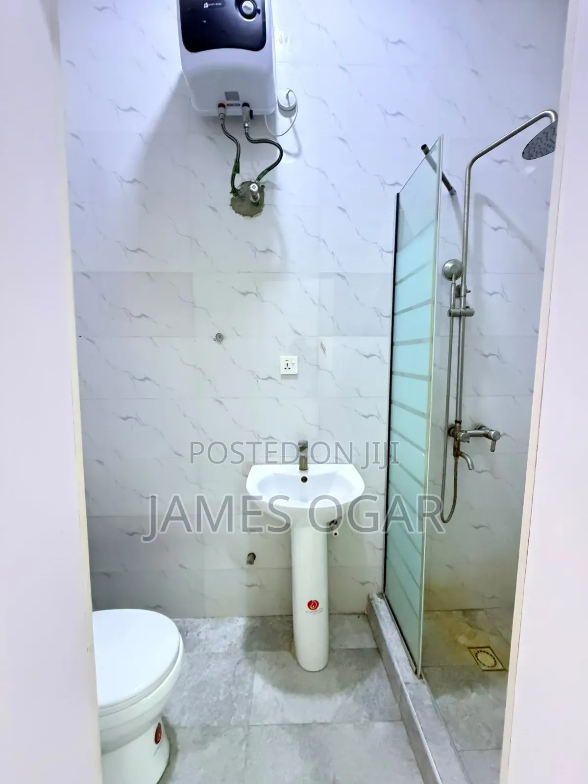 Studio Apartment in Orchid Road, Chevron for rent in Chevron