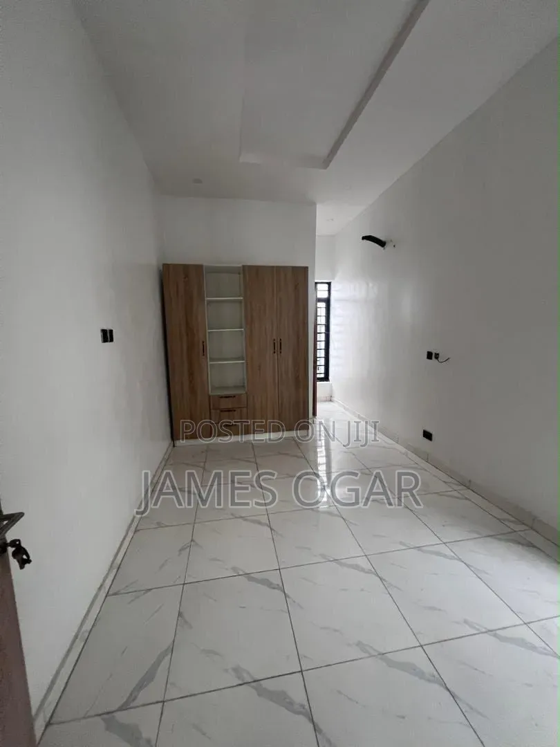 Studio Apartment in Orchid Road, Chevron for rent in Chevron