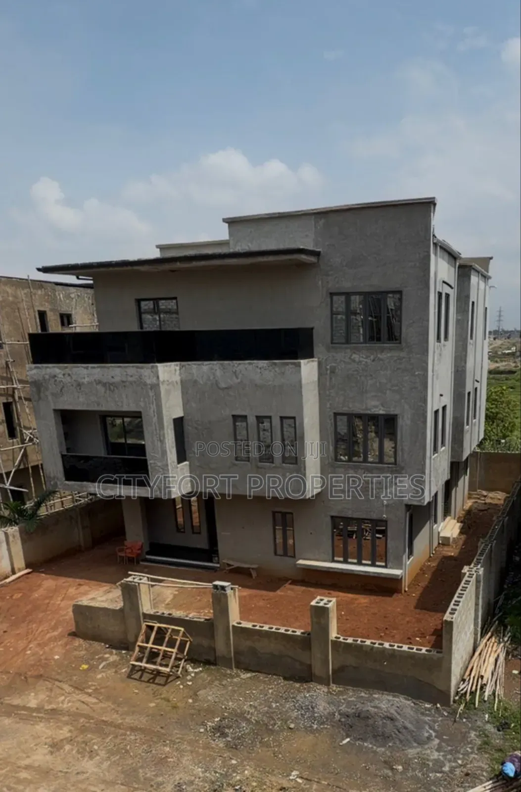 5bdrm Duplex in Apo District for sale in Apo District