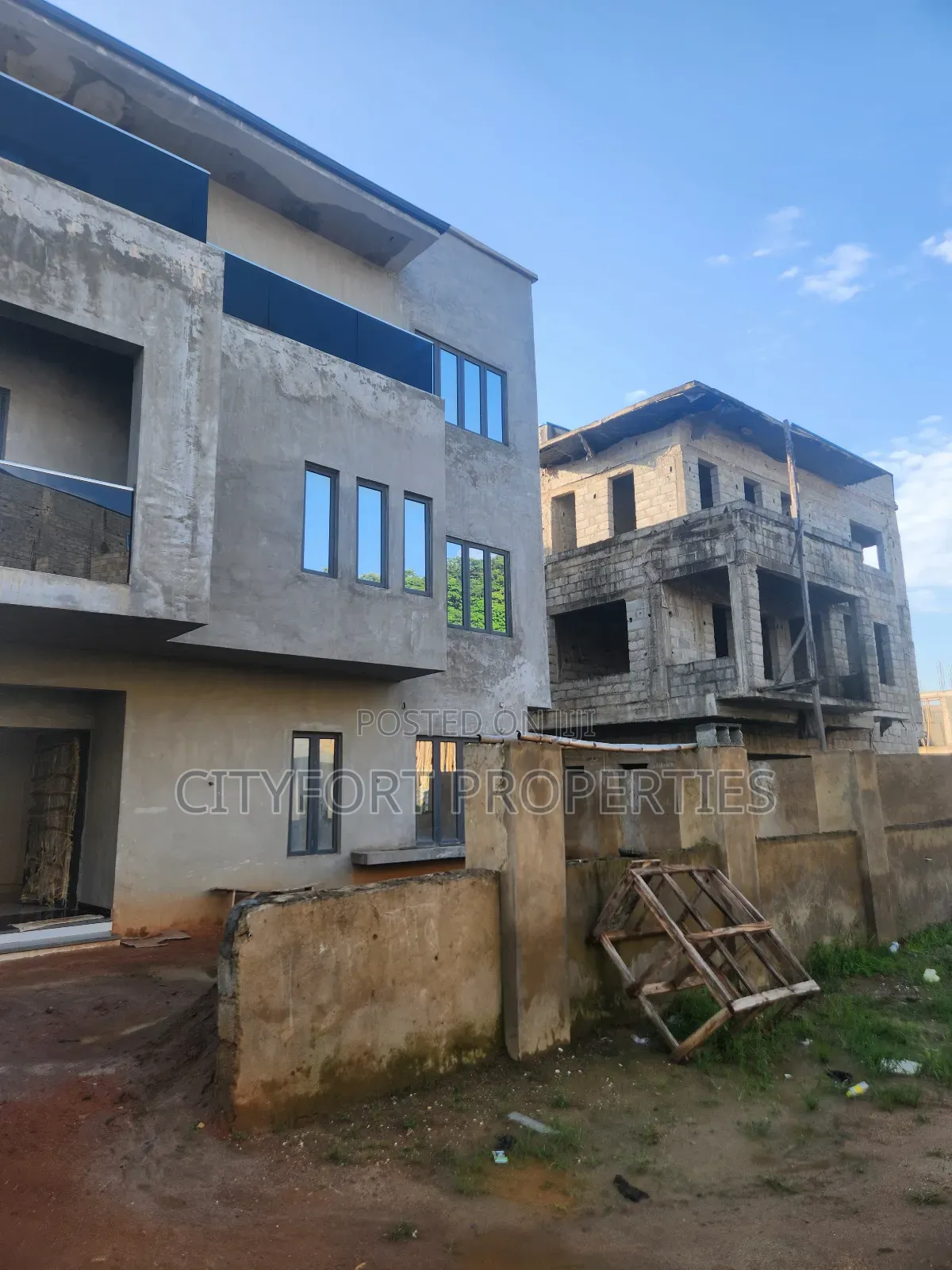 5bdrm Duplex in Apo District for sale in Apo District
