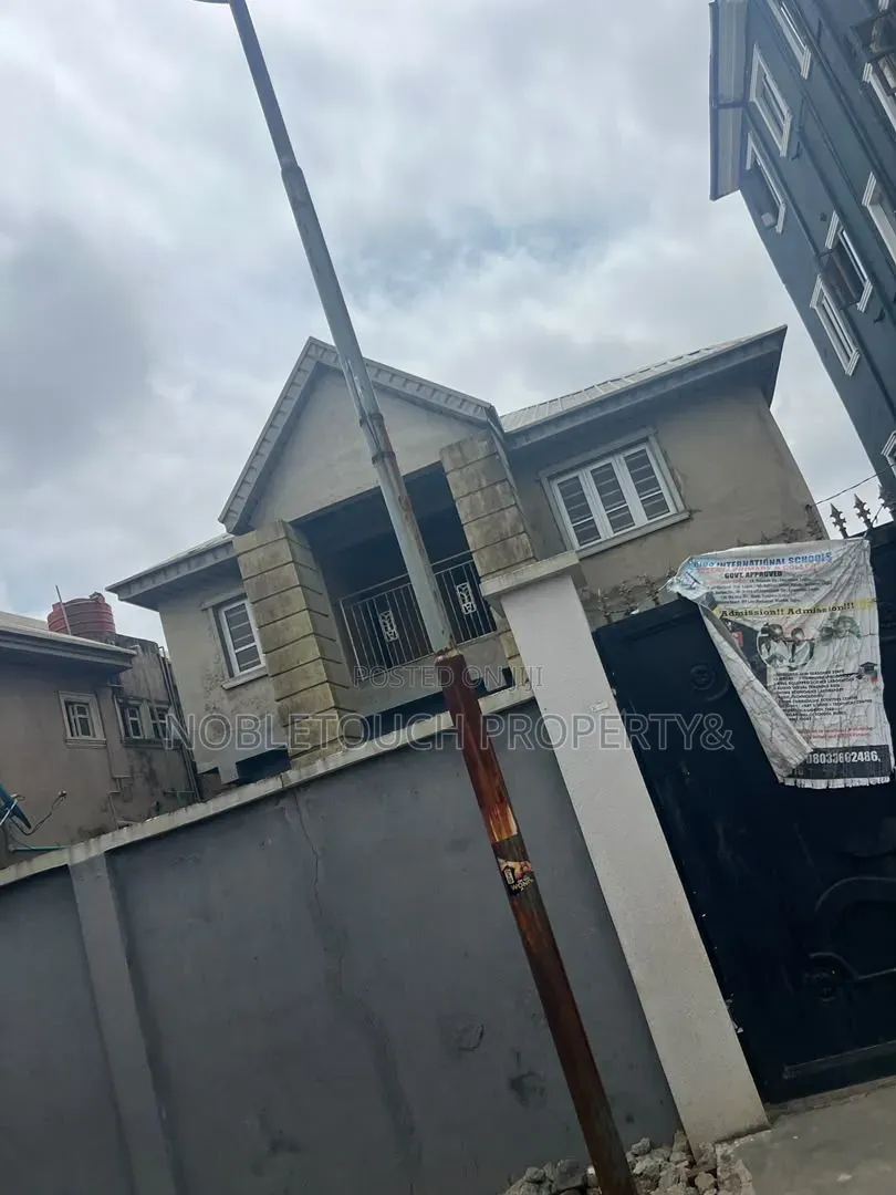 3bdrm Block of Flats in Surulere Lagos, Adelabu for sale in Adelabu