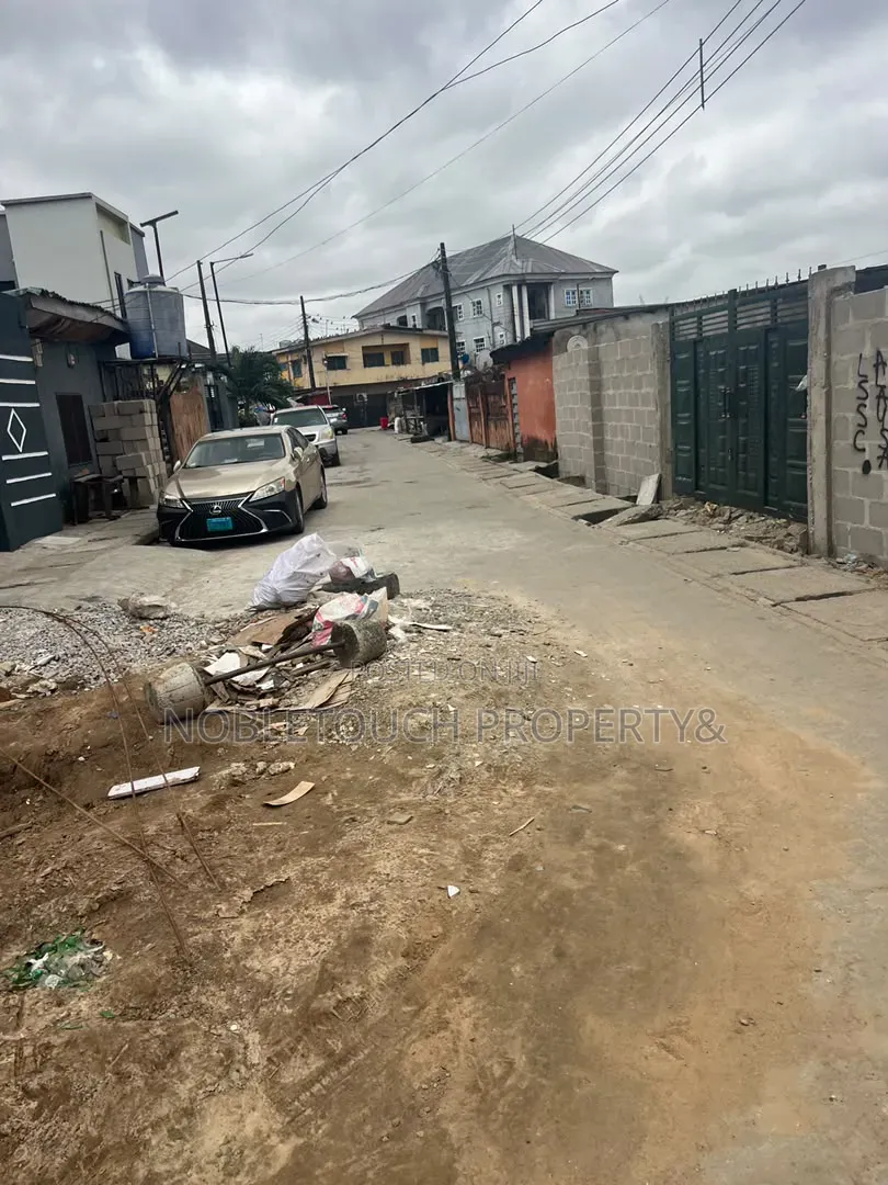 3bdrm Block of Flats in Surulere Lagos, Adelabu for sale in Adelabu