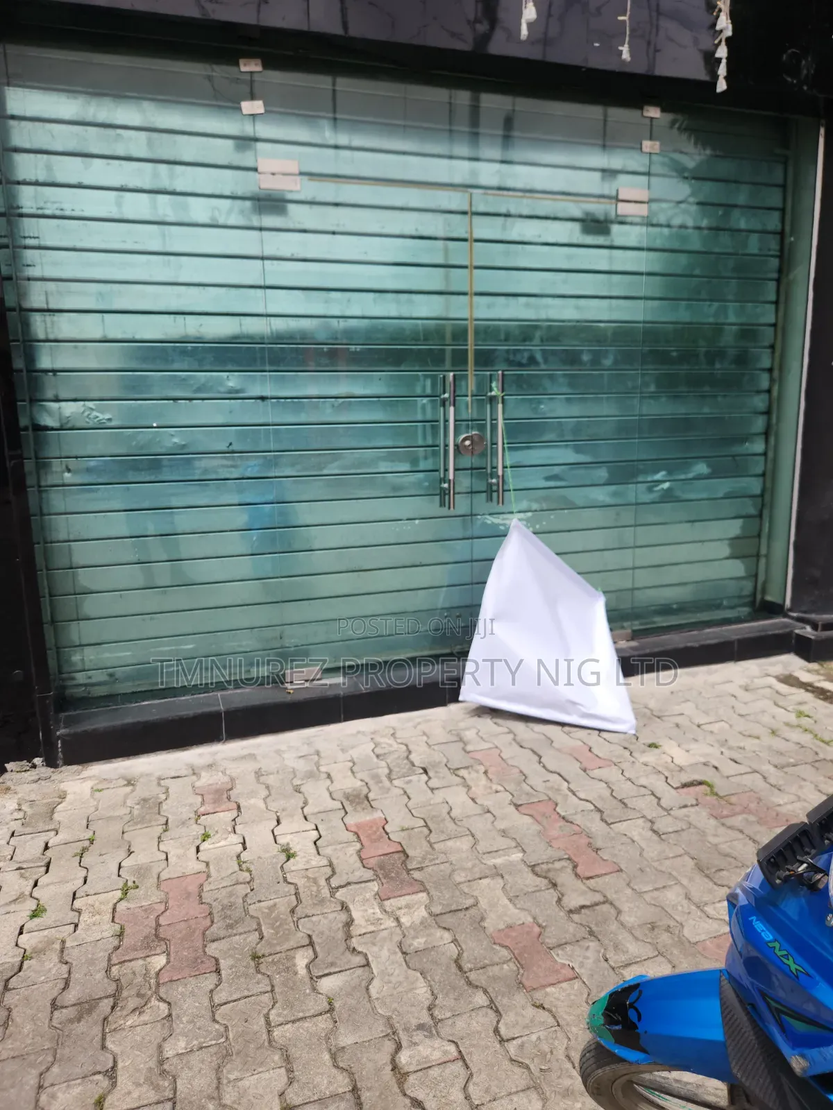 Groundfloor Shop Direct Faccing Road in a Busy Road Lekki Phase1 in Lekki Phase 1