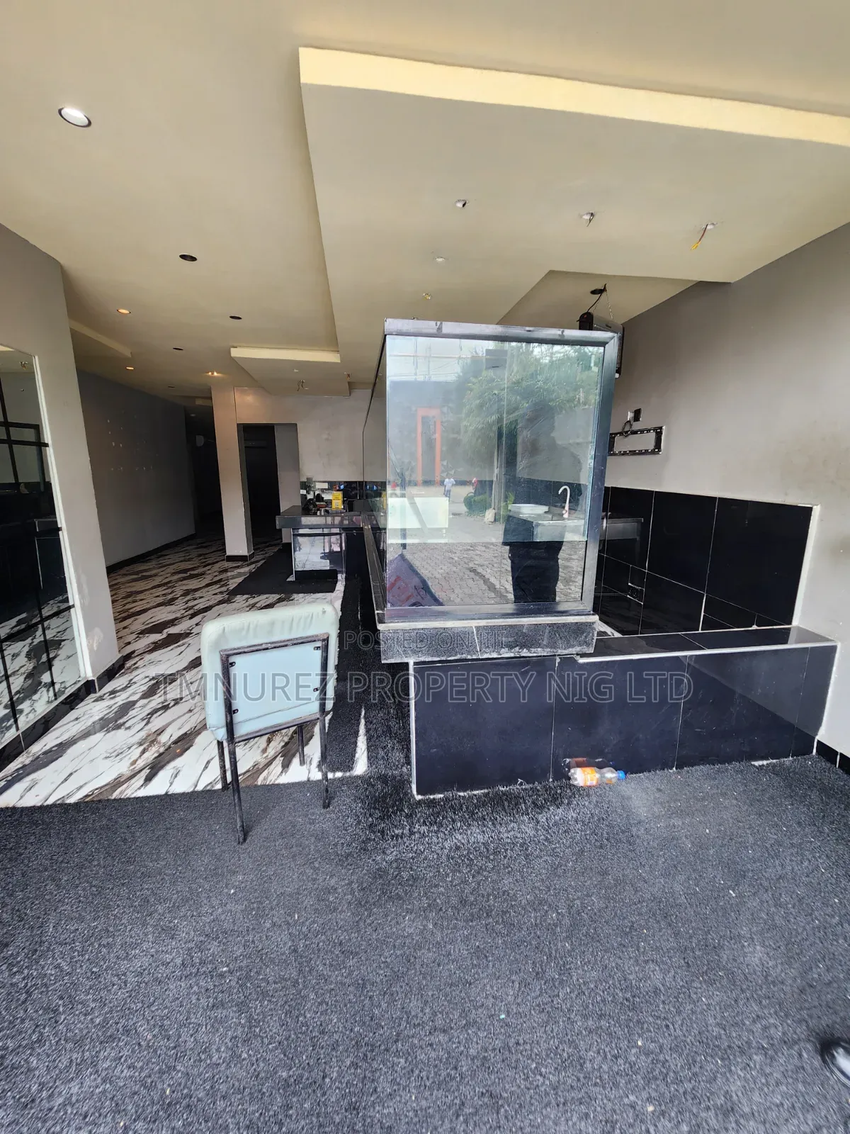 Groundfloor Shop Direct Faccing Road in a Busy Road Lekki Phase1 in Lekki Phase 1